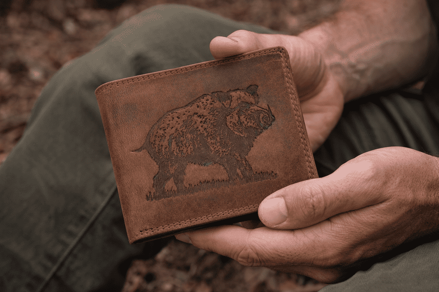 detail rúk s peňaženkou bez zapínania Diviak mk